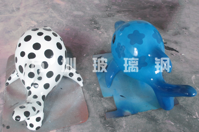 深圳學校定制玻璃鋼小海豚雕塑美化校園環境