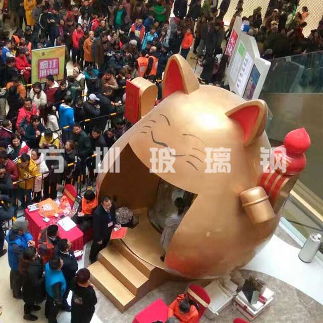 方圳大型玻璃鋼招財貓雕塑現身新華聯開業活動現場