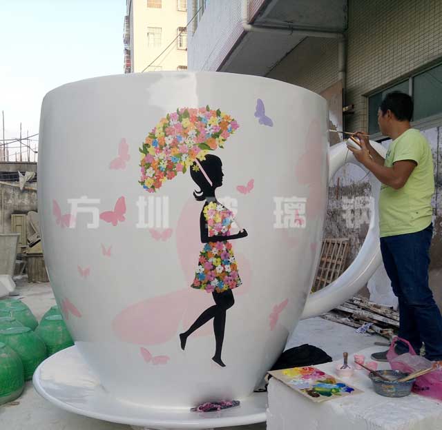玻璃鋼創意咖啡杯雕塑裝飾深圳商場美陳環境