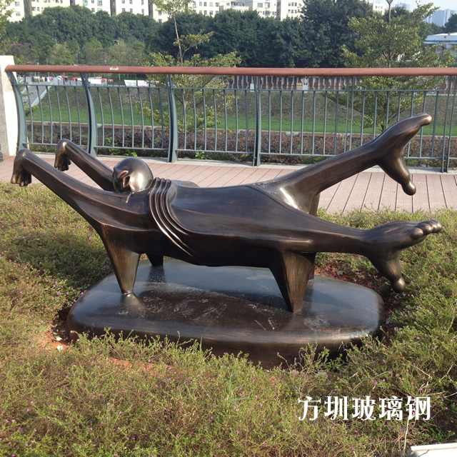 住宅小區該選擇怎么樣的玻璃鋼雕塑
